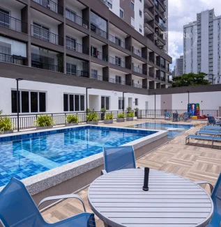 constantino-piscina-34867e1f60c8ace2915528c51790c428f5fba37f-699x731